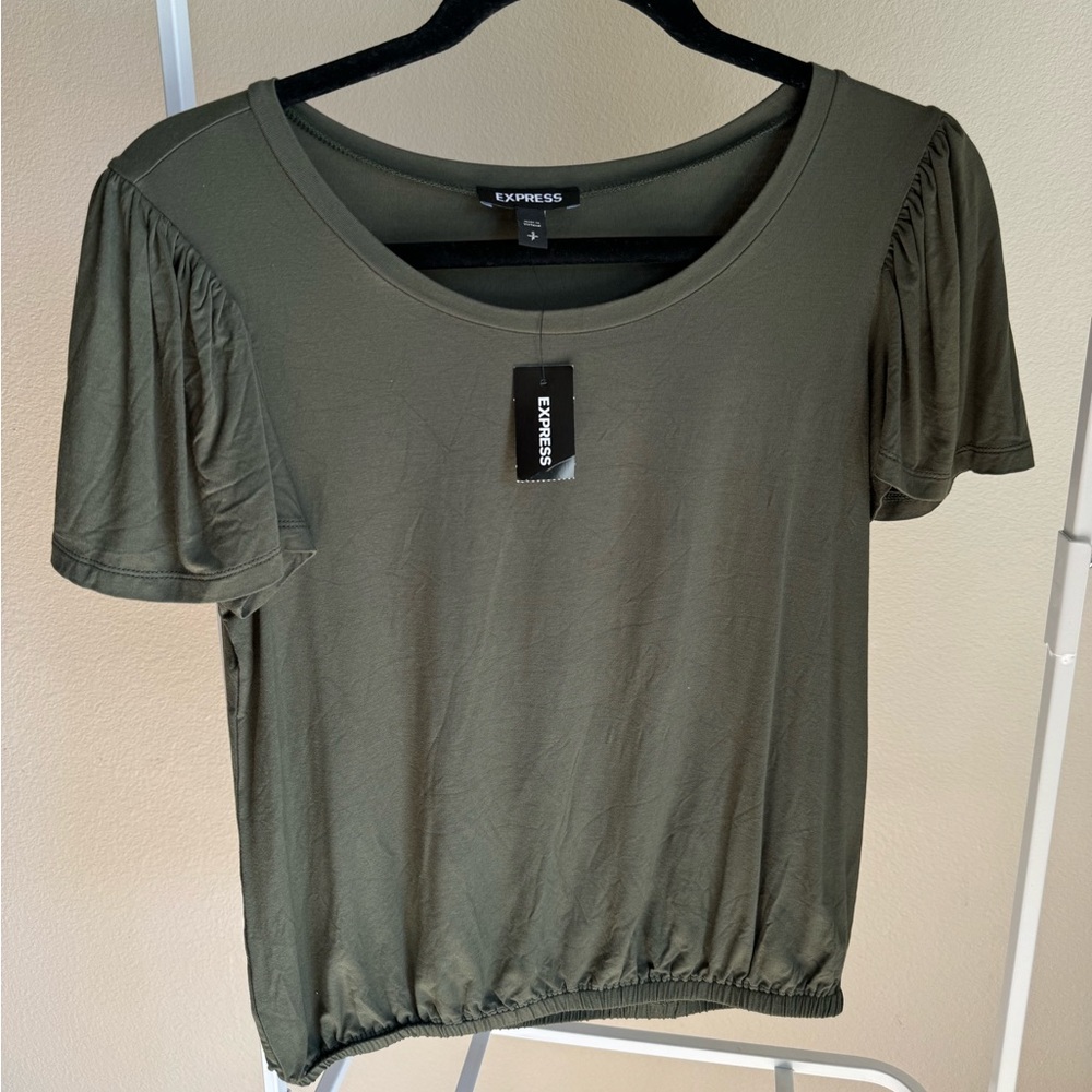 Express (green) top with tag